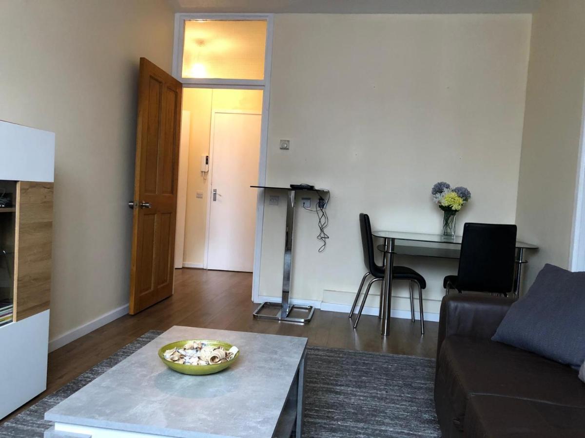 Entire Flat Very Comfortable 1 Bedroom London Exteriör bild