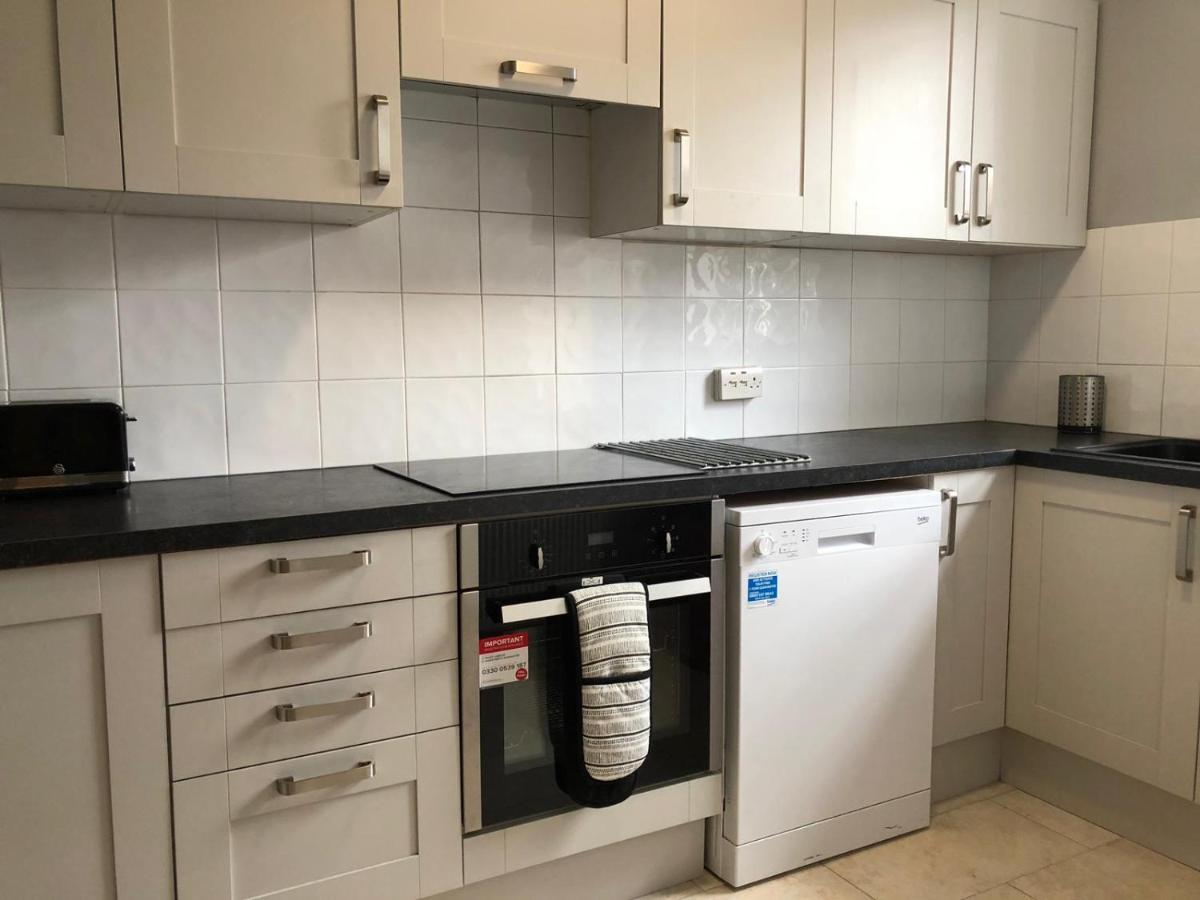 Entire Flat Very Comfortable 1 Bedroom London Exteriör bild