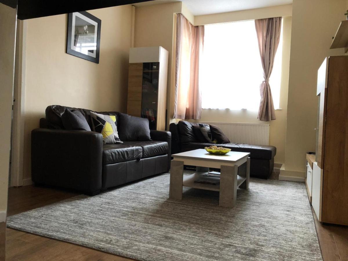 Entire Flat Very Comfortable 1 Bedroom London Exteriör bild