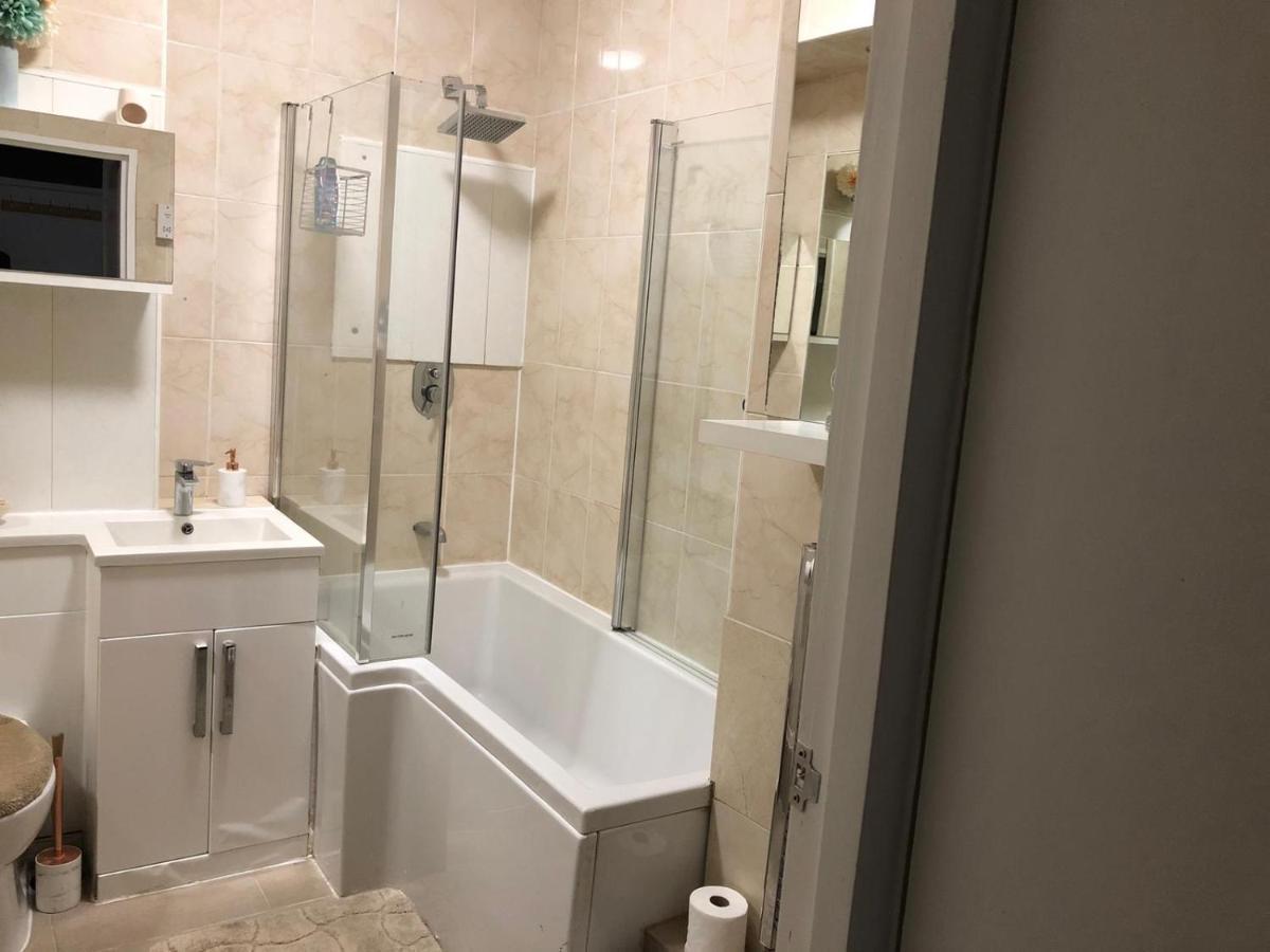 Entire Flat Very Comfortable 1 Bedroom London Exteriör bild